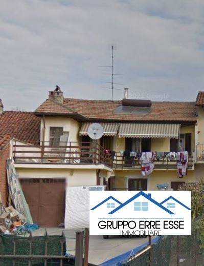 Esterno con igresso carraio