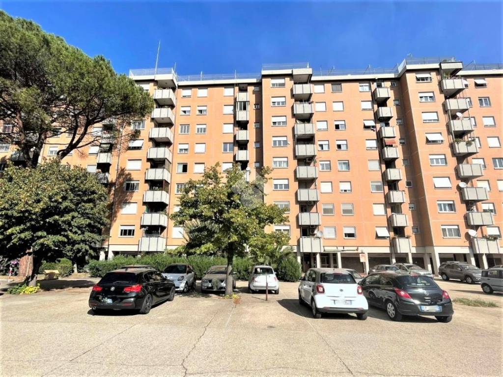 Vendita Appartamento Roma. Quadrilocale in via Carlo Zaccagnini 123. Da