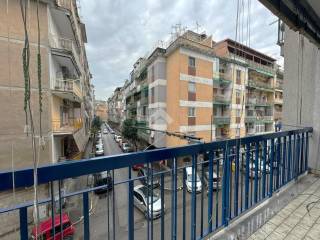 Balcone su Viale Dei Pianeti