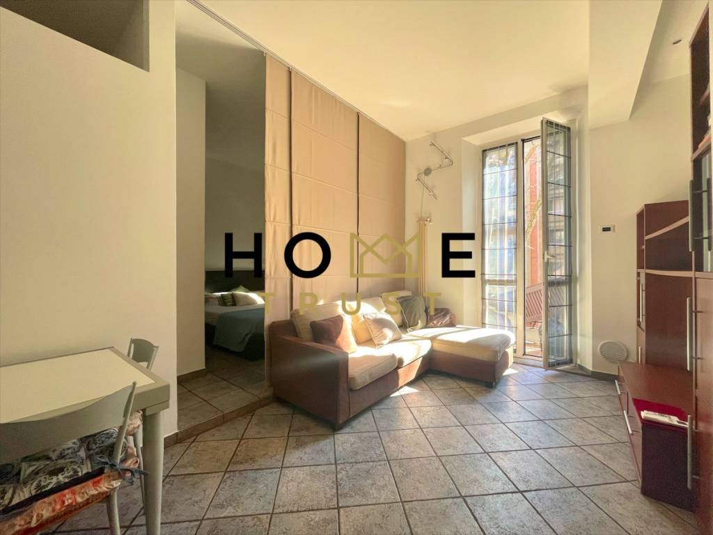 Rent Apartment Milan. 2room flat in via Giambellino 50. Excellent condition, second floor, with
