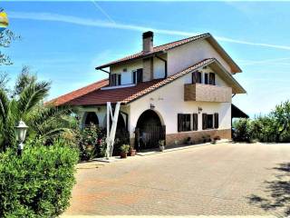 Foto - Vendita villa 2266 m² a Pineto, Litorale Abruzzese