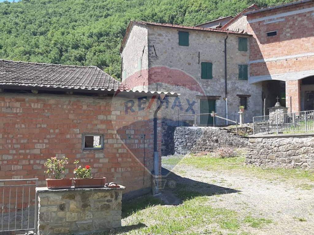 Rustico località  corniana, terenzo