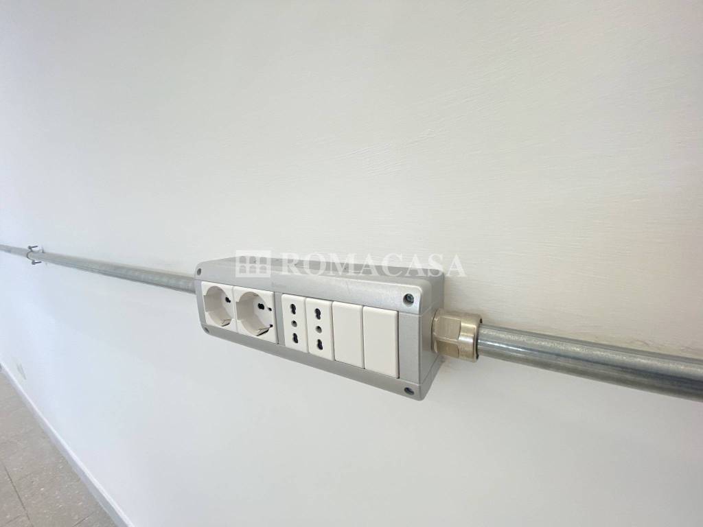 CRABTREE - Sperone Fuso Non Commutato 13A Con Neon - Foto 10