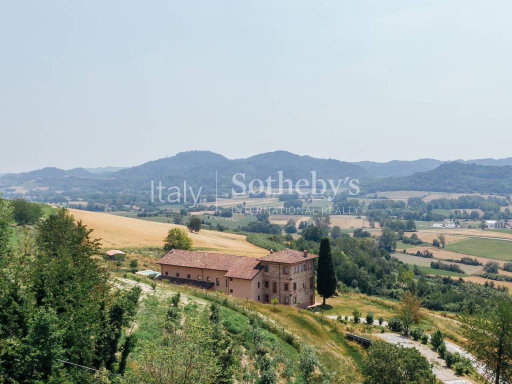 esterno villa e panorama