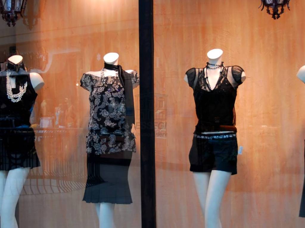 Locale commerciale viale giovanni pacini 115, arancio, lucca