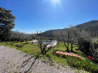 Casa colonica in zona collinare con piscina (6).jp