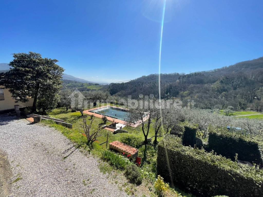 Casa colonica in zona collinare con piscina (38).j