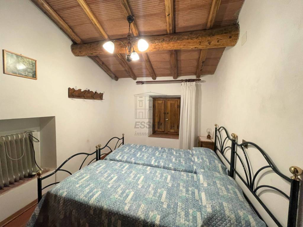 Casa colonica in zona collinare con piscina (33).j