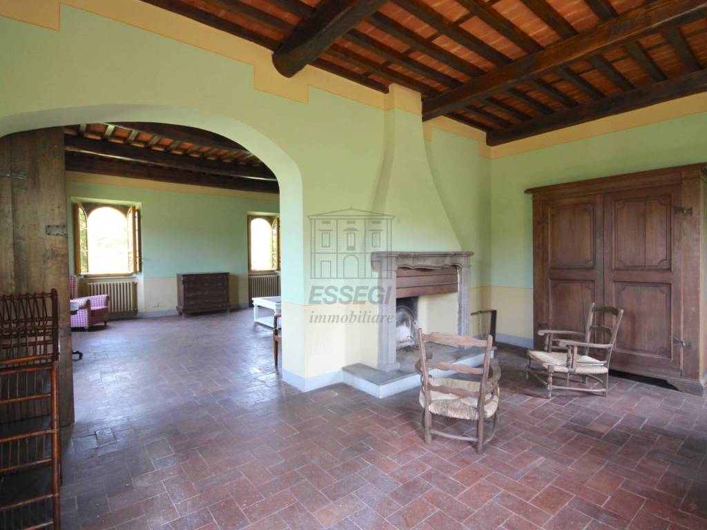 vendesi villa antica con terrazza Lucca
