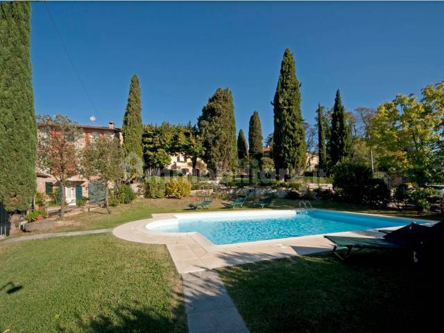 vendesi rustico oliveto piscina vendesi lucca.jpg