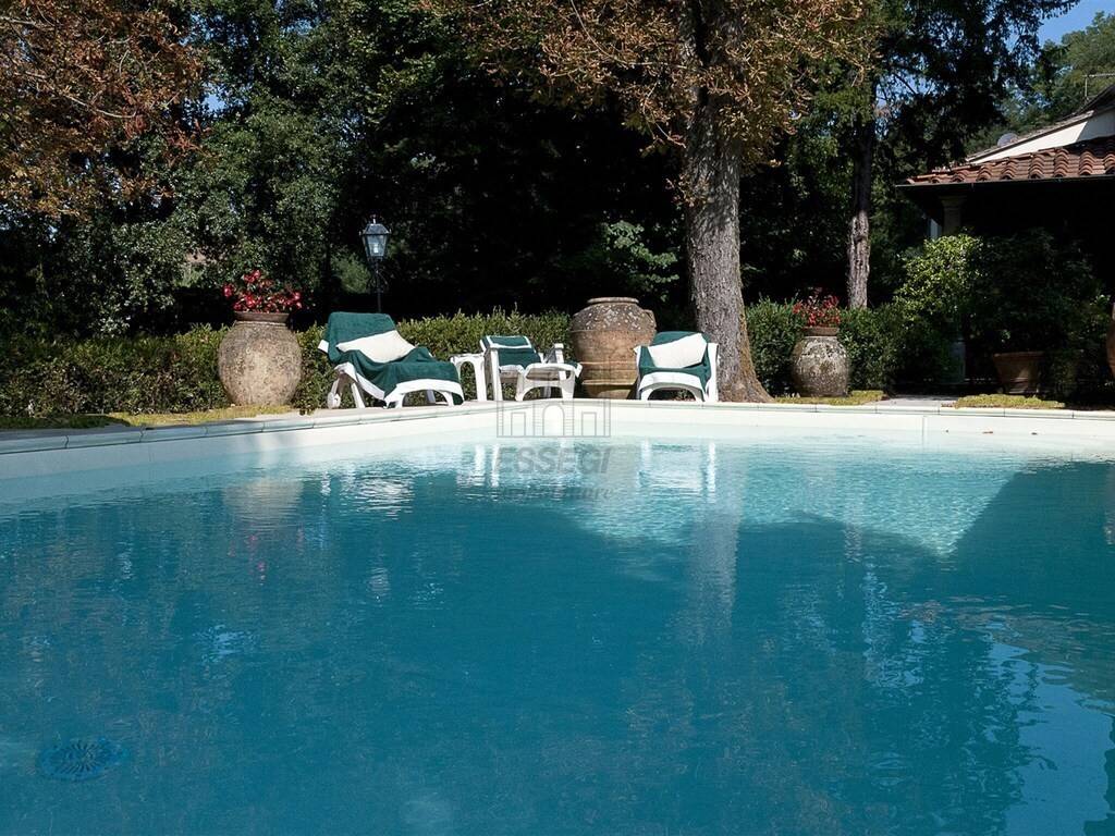 villa antica piscina colline lucchesi vendesi..jpg