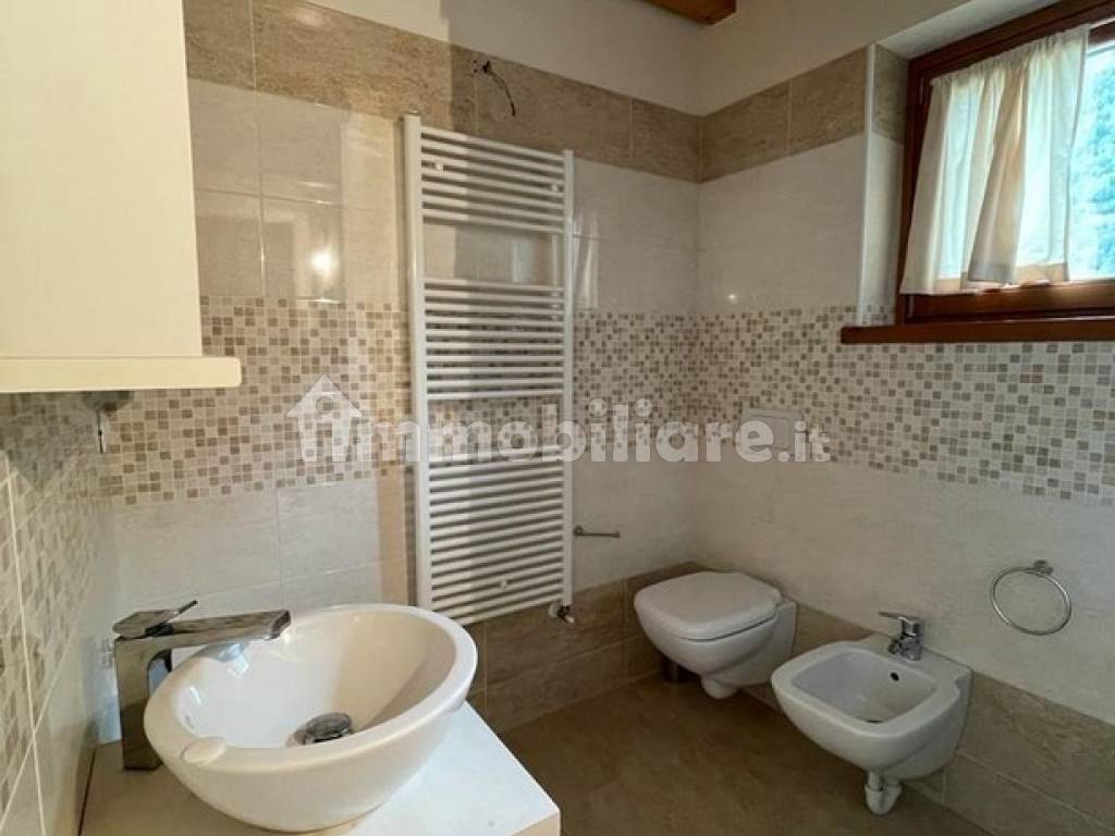 BAGNO FINESTRATO COMPLETO