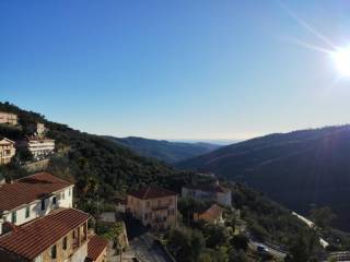 Vista panoramica sulla vallata fino al mare