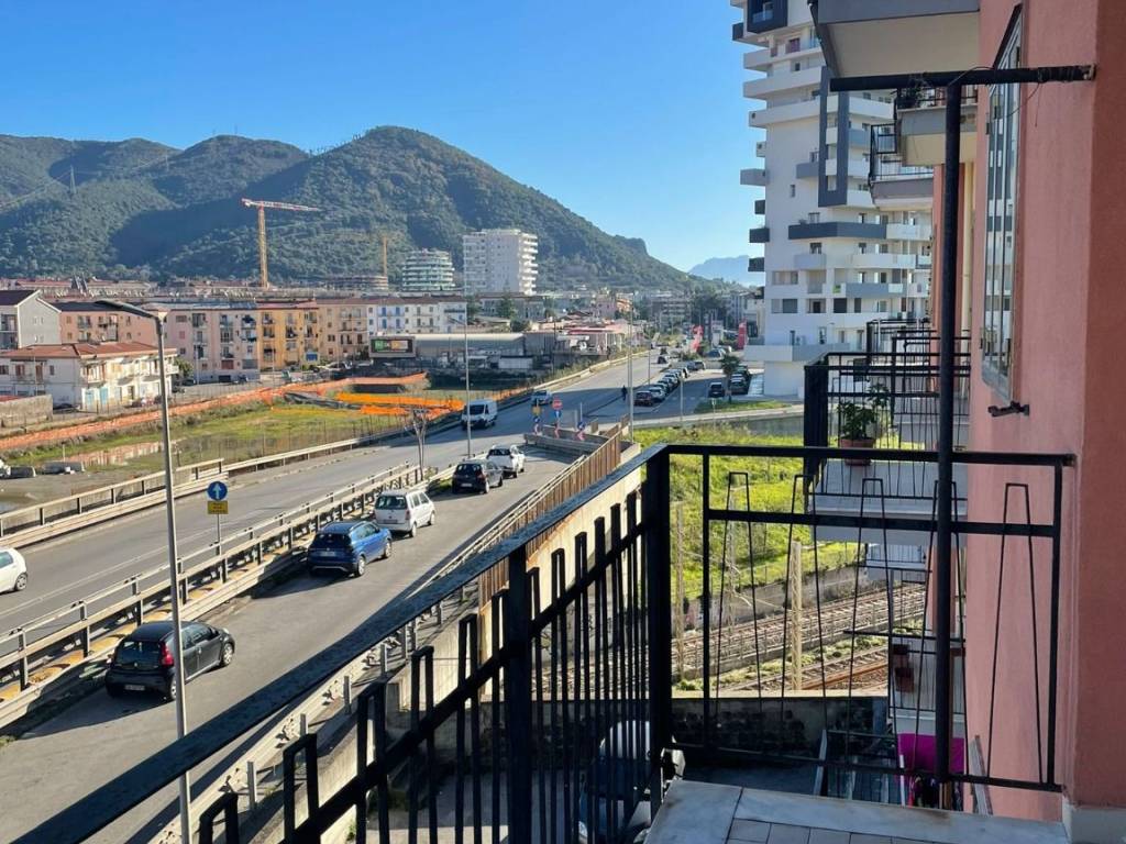Rent Apartment Salerno. 3room flat in via Parmenide. To be refurbished