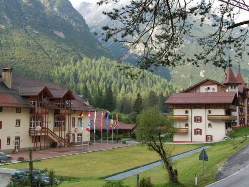 Vendita Appartamento Dobbiaco. Monolocale in strada statale di Alemagna 51. Buono stato, secondo Vendita Appartamento Dobbiaco. Monolocale in strada statale di Alemagna 51. Buono stato, secondo