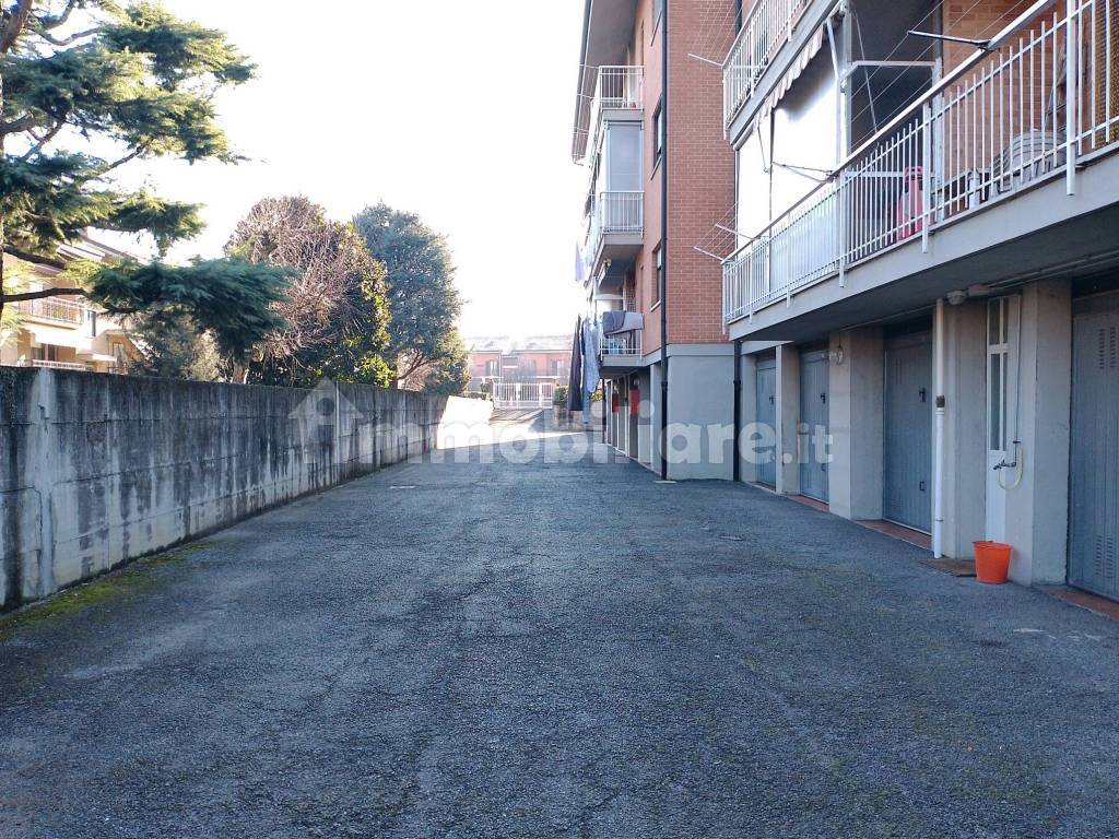 Vendita Appartamento in via Benedetto Croce 27. None. Buono stato, secondo  piano, posto auto, con terrazza, riscaldamento autonomo, rif. 108840479