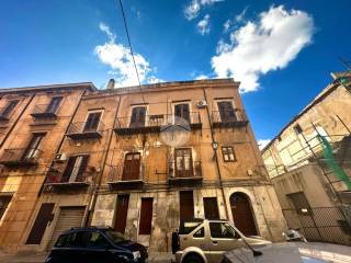 STABILE VIA TEATRO GARIBALDI