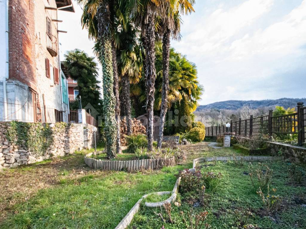 002__casa-indipendente-vendita-grignasco-immobiliare-botto-giardino6.jpg