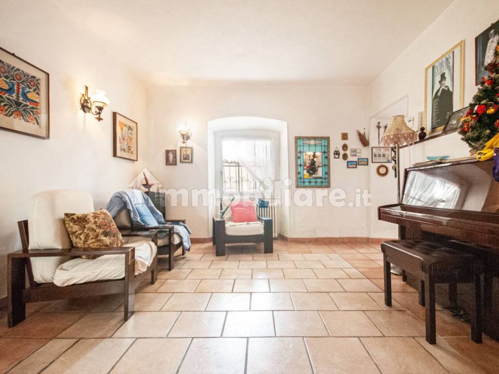 009__casa-indipendente-vendita-grignasco-immobiliare-botto-ingresso.jpg