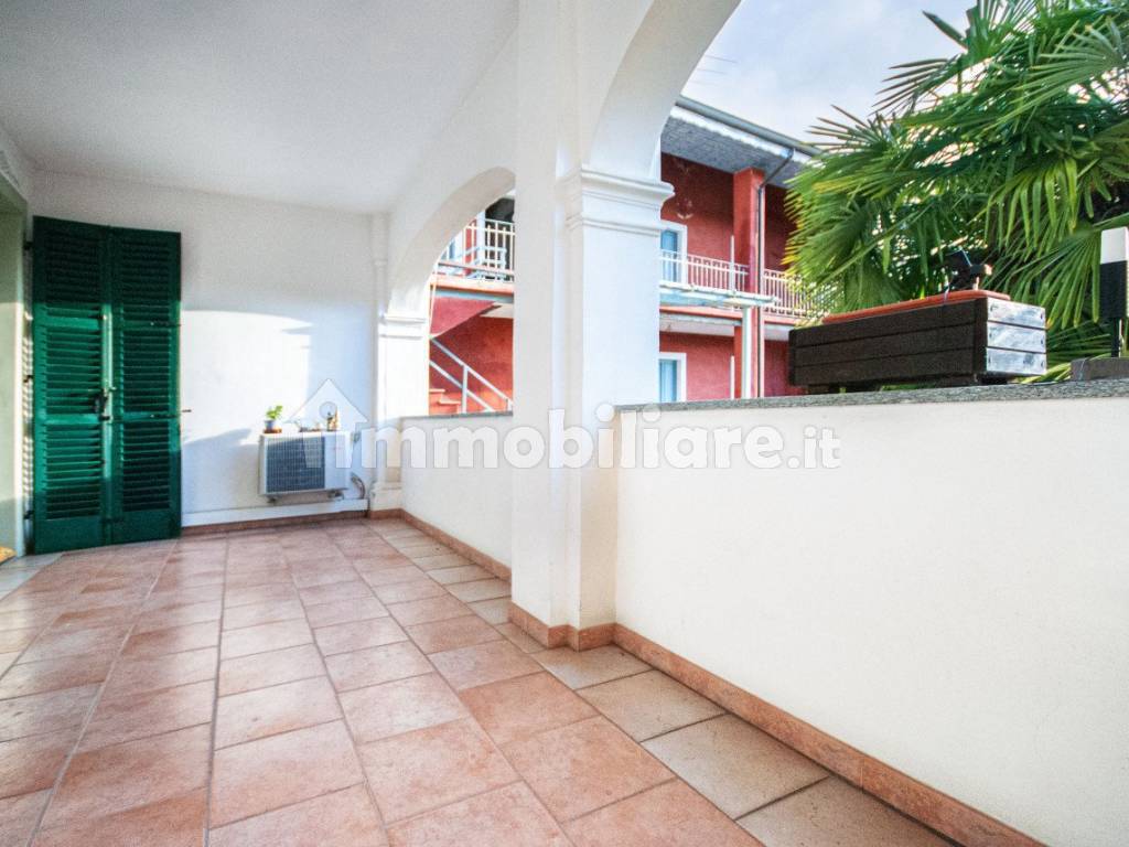 015__casa-indipendente-vendita-grignasco-immobiliare-botto-balcone.jpg