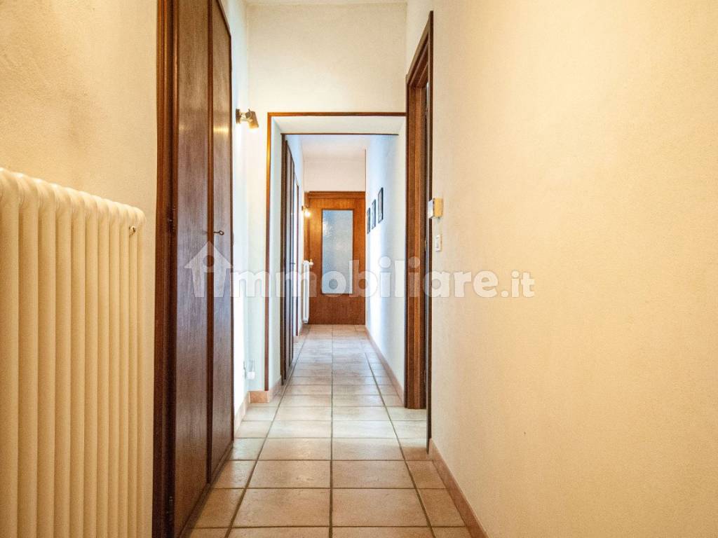 018__casa-indipendente-vendita-grignasco-immobiliare-botto-corridoio.jpg