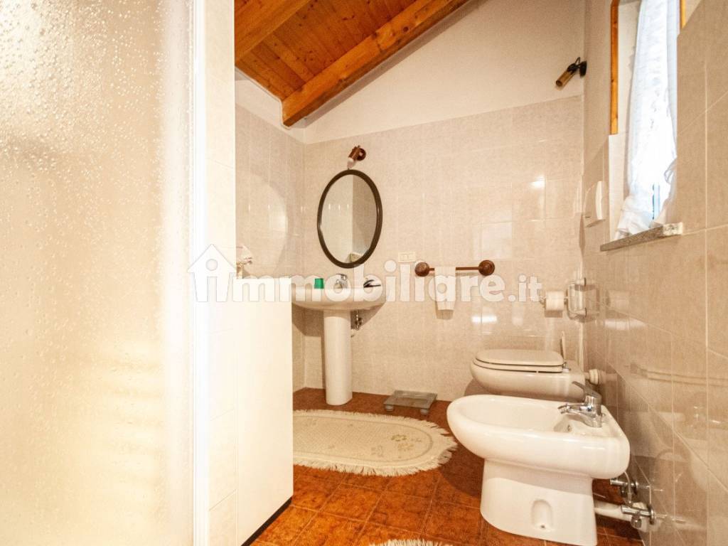 029__casa-indipendente-vendita-grignasco-immobiliare-botto-bagno2.jpg