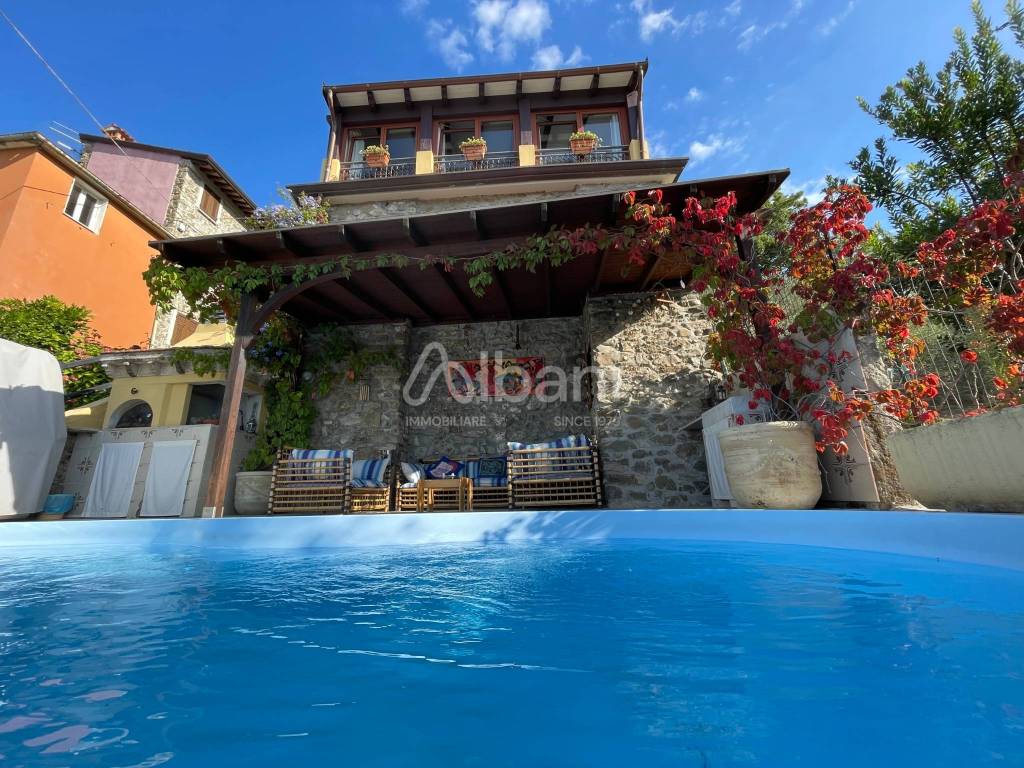 IN293_villa bifamiliare con piscina e giardino  (2