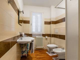 Bagno Finestrato con Doccia_V1