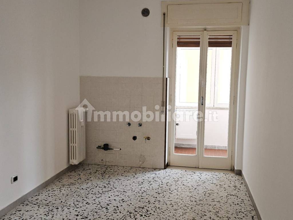 Rent Apartment Potenza. 2room flat in via Francesco Baracca 61. Good condition, fifth floor