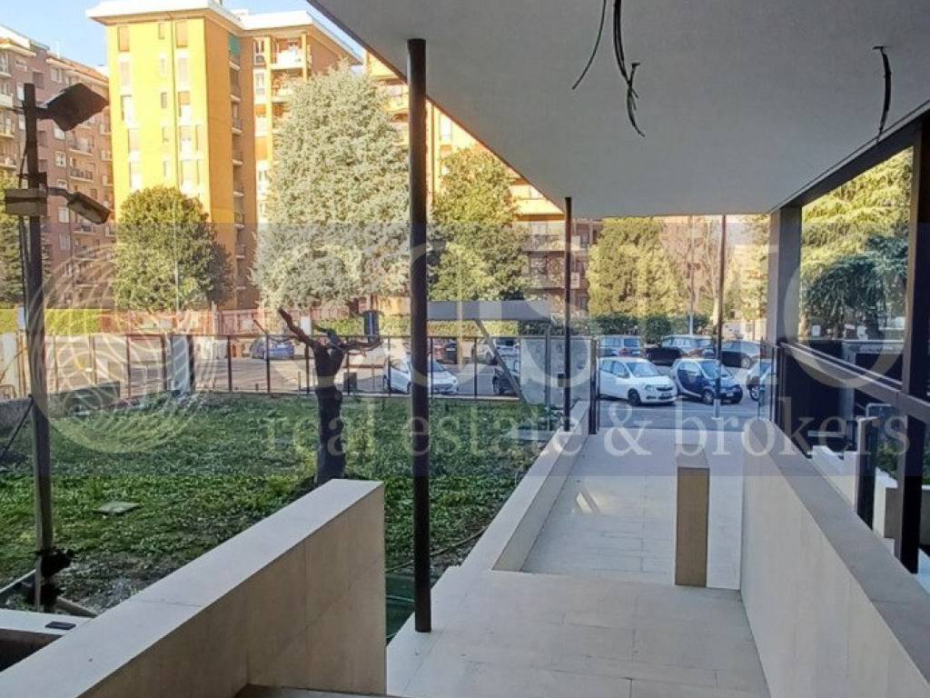 vista pensilina e giardino che verrà sistemato