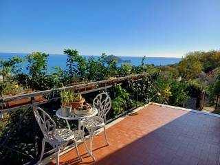 1309-966308-alassio-in-zona-panoramica-villa-bifamiliare-15.jpg