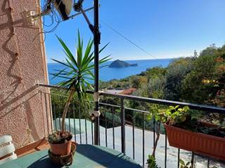 1309-966308-alassio-in-zona-panoramica-villa-bifamiliare-3.jpg