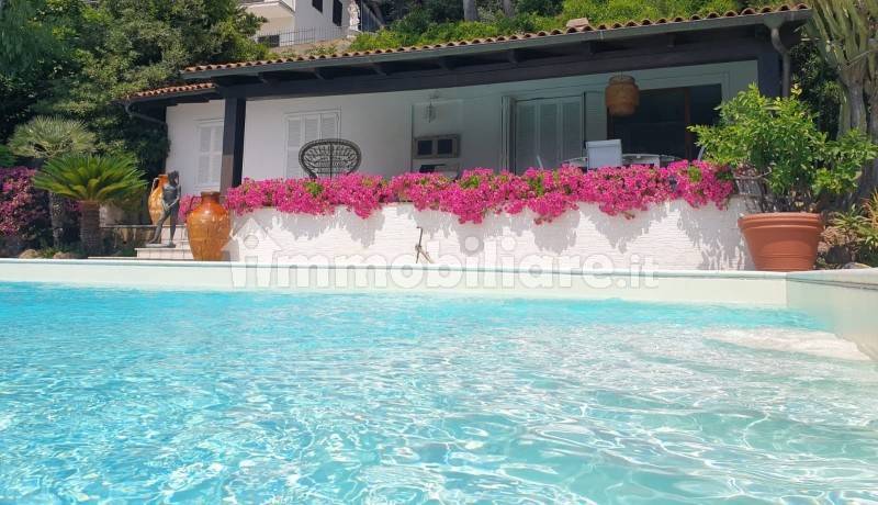 1309-943400-andora-villa-con-bellissima-piscina-0.jpeg