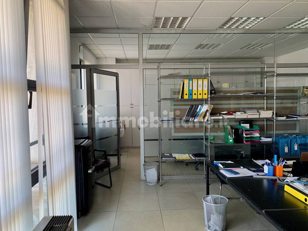 open space con pareti accessorie