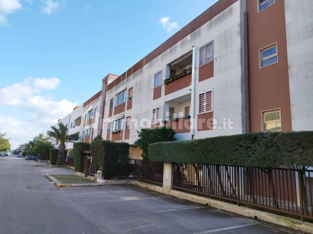 Vendita Appartamento Bari. Quadrilocale in via delle Mimose. Ottimo stato,  primo piano, posto auto, con balcone, riscaldamento autonomo, rif. 108947265