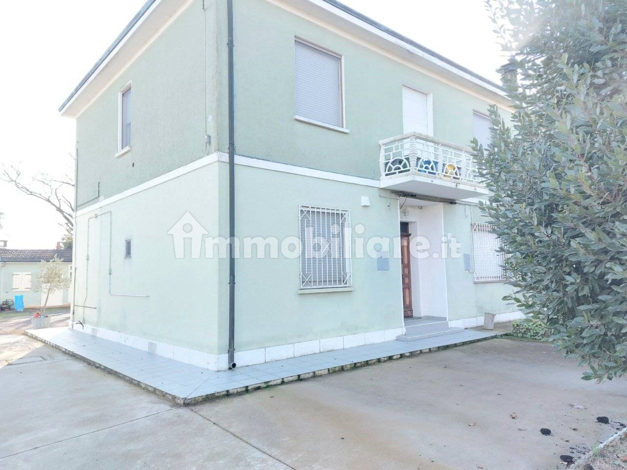 Vendita Terratetto unifamiliare Ferrara. Ottimo stato, posto auto, con  balcone, riscaldamento autonomo, 180 m², rif. 108948599