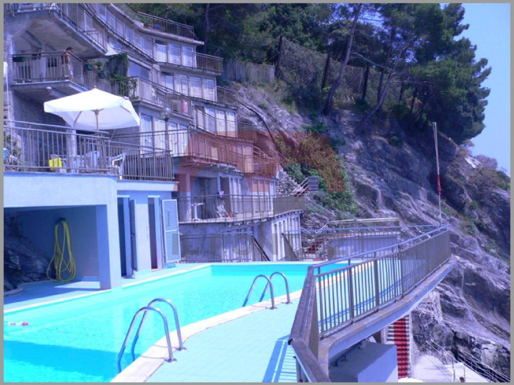 Piscina e cabine