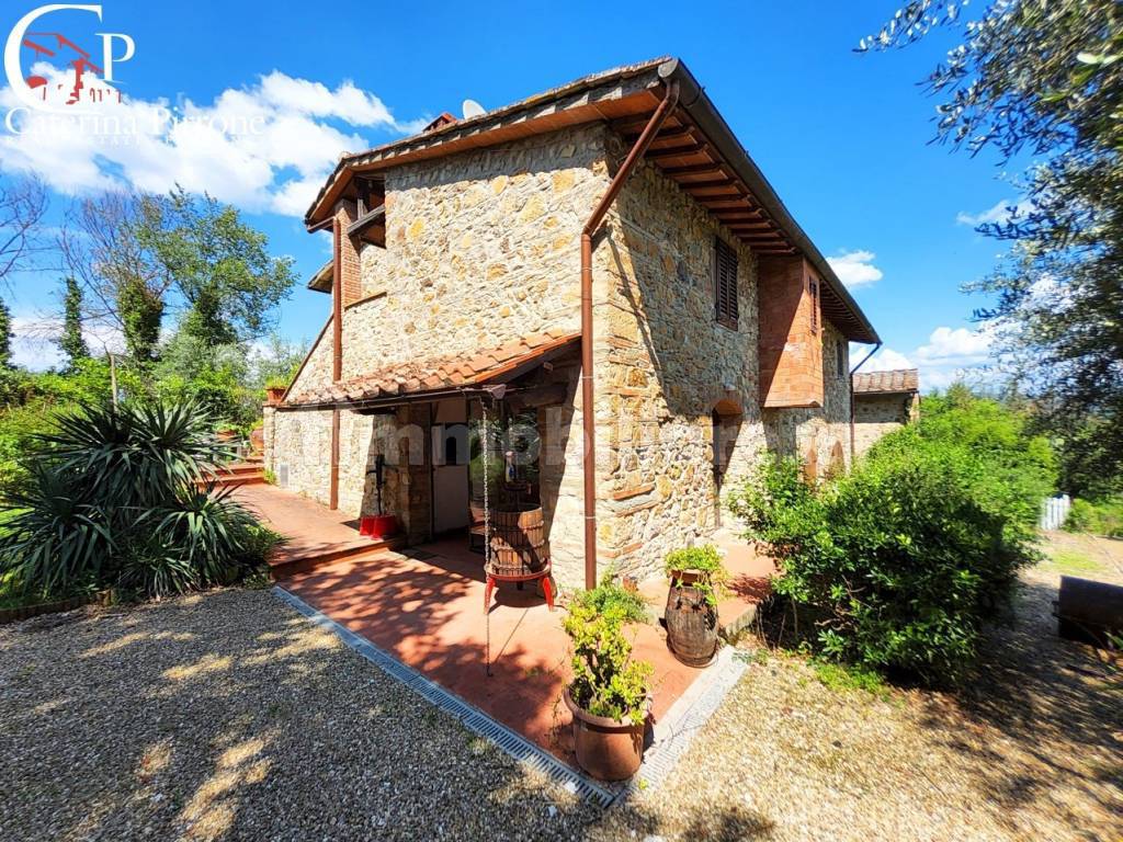 STRADA IN CHIANTI VENDESI COLONICA CON TERRENI