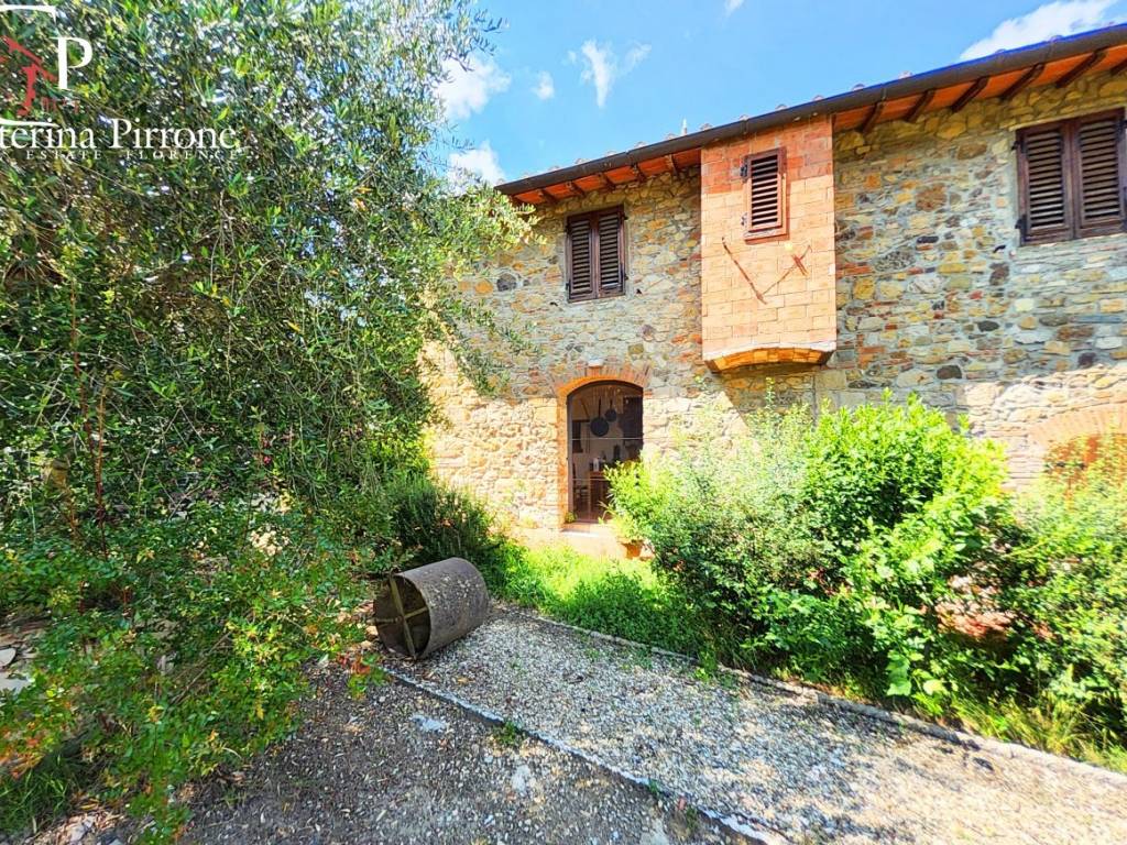 STRADA IN CHIANTI VENDESI COLONICA CON TERRENI