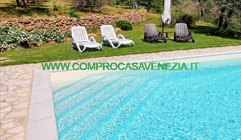 foto villa con piscina