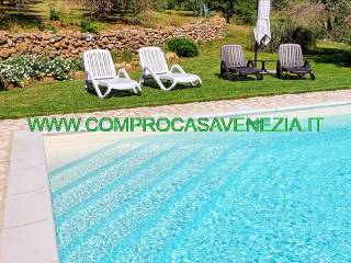 foto villa con piscina