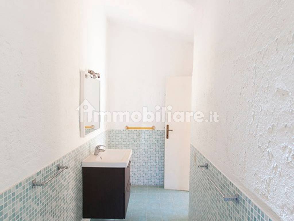 bagno e finestra