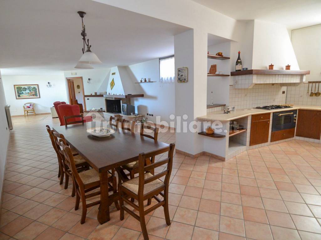 07 ACQUAVIVA PICENA VILLA CON VISTA MARE .jpg