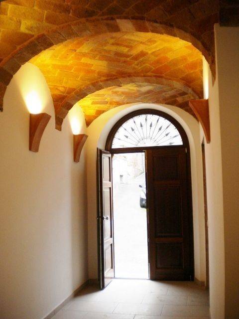 ingresso palazzo Del borgo (480x640).jpg
