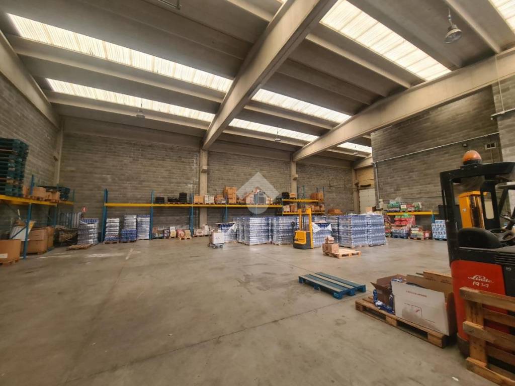 Capannone via dell' industria 19, grosso