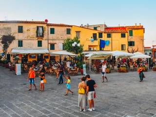 piazza capoliveri.jpg