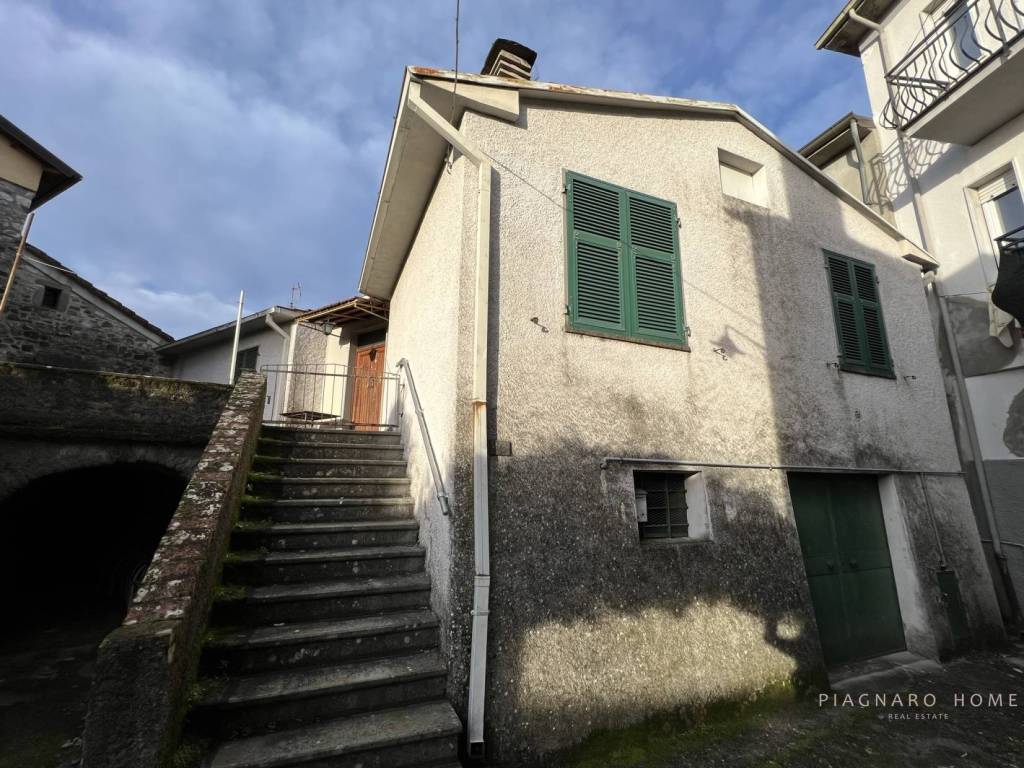 vendita-case-nel-borgo-massa-carrara-rif-iff-80-casa-nel-borgo-di-phy2azyi.JPEG