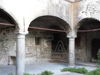 Portico del piano giardino sul cortile interno, co
