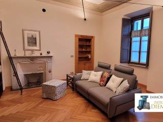 Aosta-centro-prestigio-appartamento-ristrutturato-