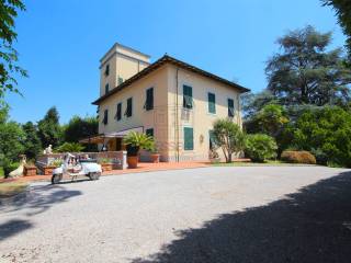 vendesi prestigiosa villa vicinanze centro storico